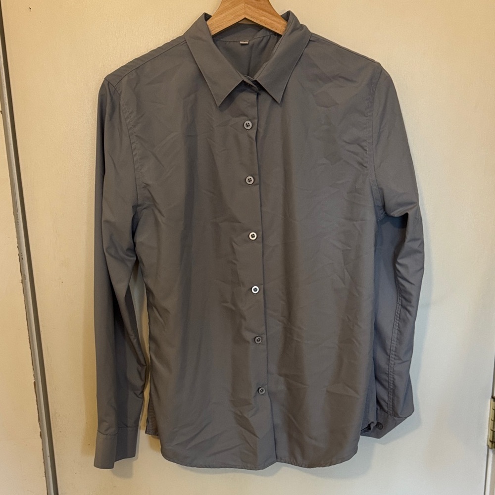 Gray Button-Up Shirt Women’s Small